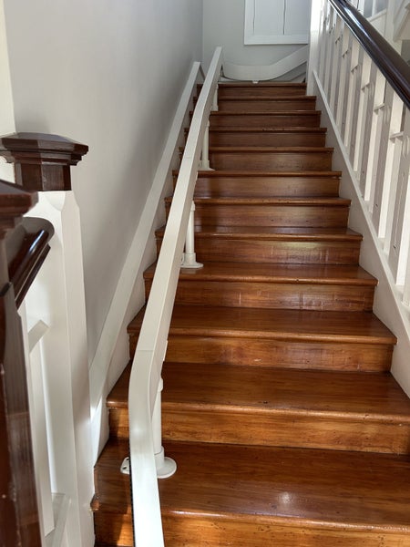 Acorn stair lift - for curved staircase62992596288770113