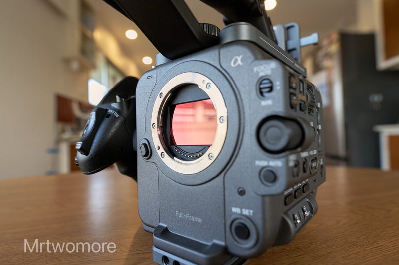 Sony FX6 - as new - extra batteries + more63000482807809113