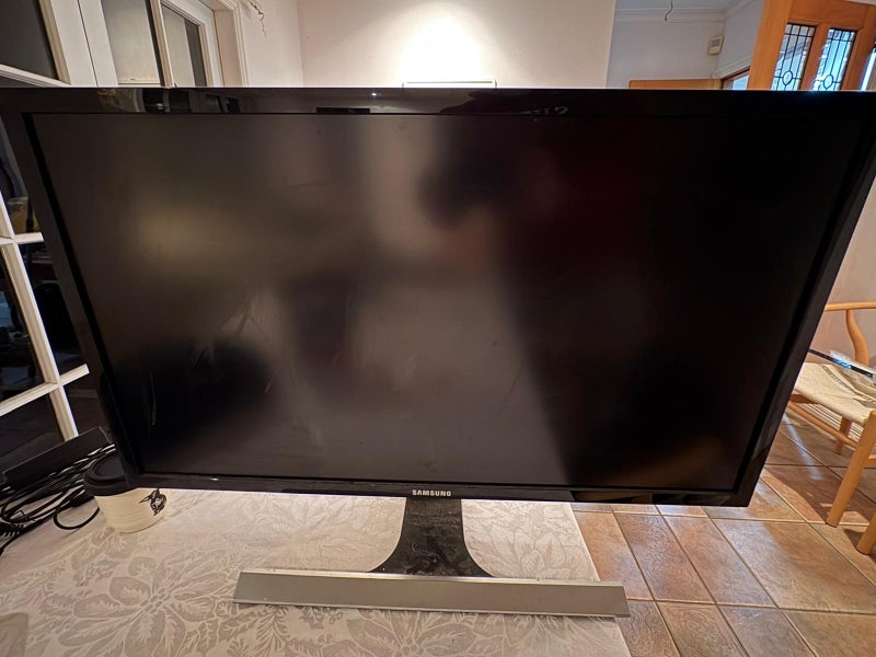 Samsung 28" 4k Monitor - Model: U28E590D Carousel 1