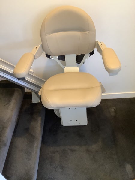 Bruno Chairlift plus 4.75m rail. In new condition. Carousel 1