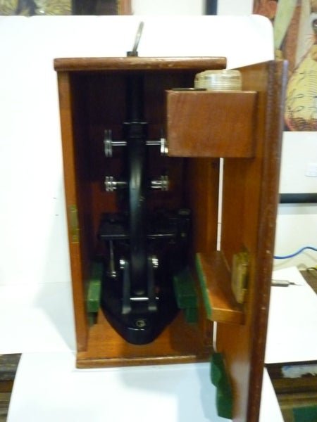 MICROSCOPE. COOKE, THORNTON & SIMS. ENGLAND. Carousel 2