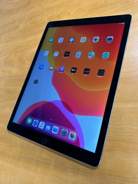 Apple iPad Pro 12.9" 1st Generation 32GB Space Grey Wifi Carousel 1