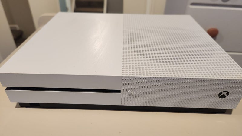 Xbox One S Console + Controller + Free Game Carousel 2