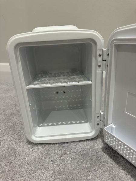 Mini Make Up Fridge62993532106242111