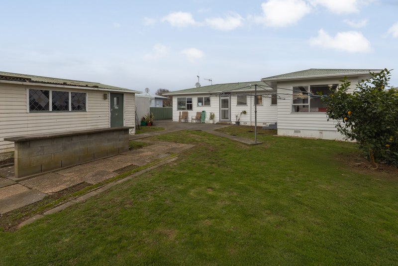 Image 2 of 20