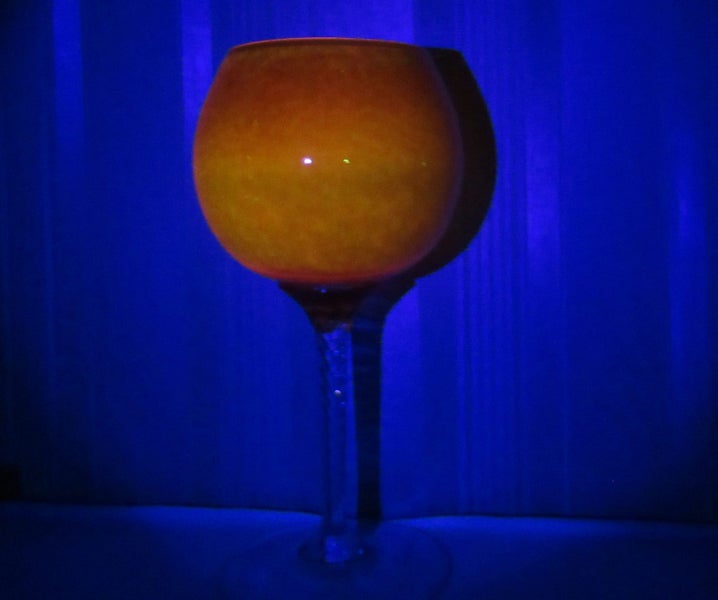 Vintage Cadmium/uranium glass vase62997227317378112