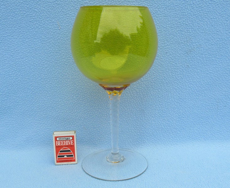 Vintage Cadmium/uranium glass vase62997227317378114