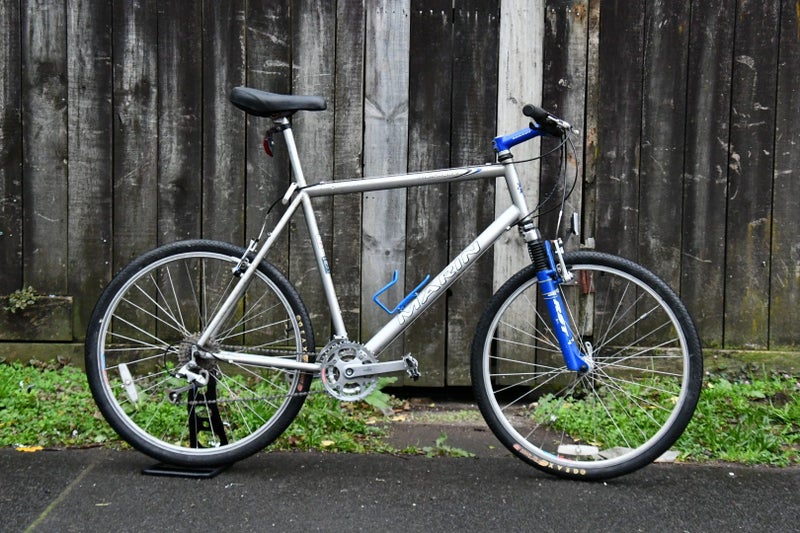 Marin Muirwoods XL 26inch commuter bike GLENFIELD Carousel 1