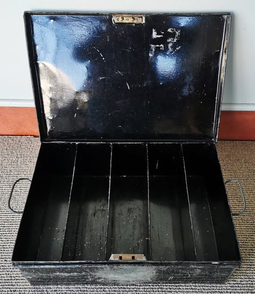 LARGE ANTIQUE STEEL DOCUMENT TRUNK - lot 31 Carousel 2