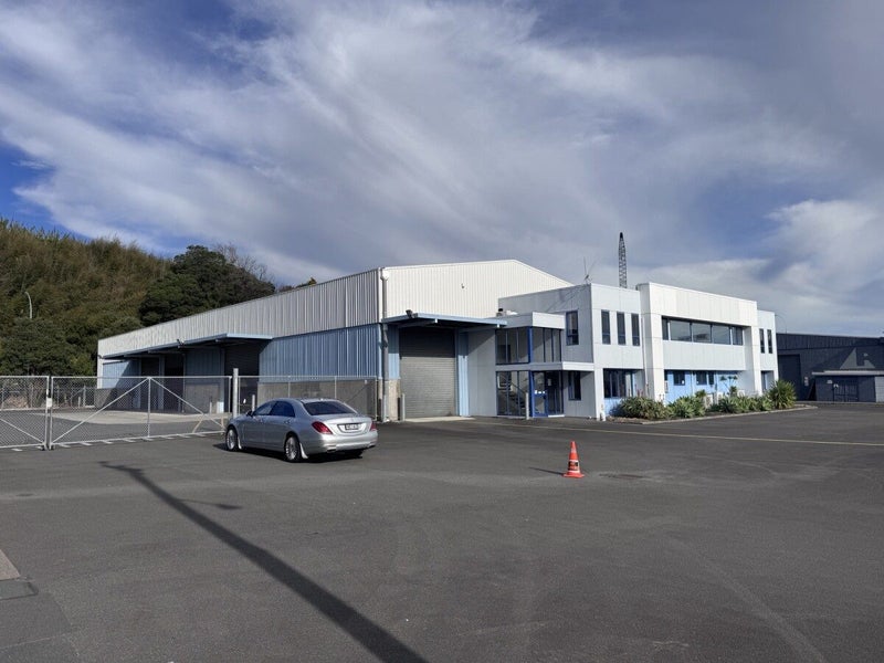 Image 1 of 7