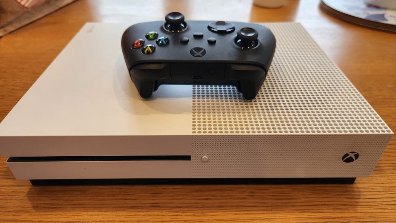 Xbox One S Console + Controller Carousel 1
