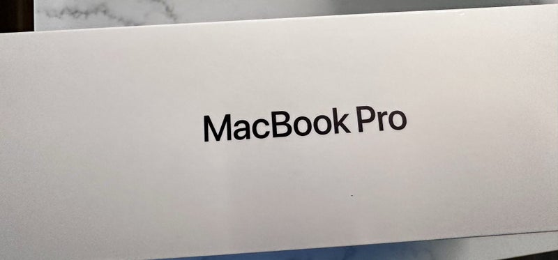 Apple MacBook Pro 16 inch (24Gb Mem + 512Gb Storage)63002031149571112