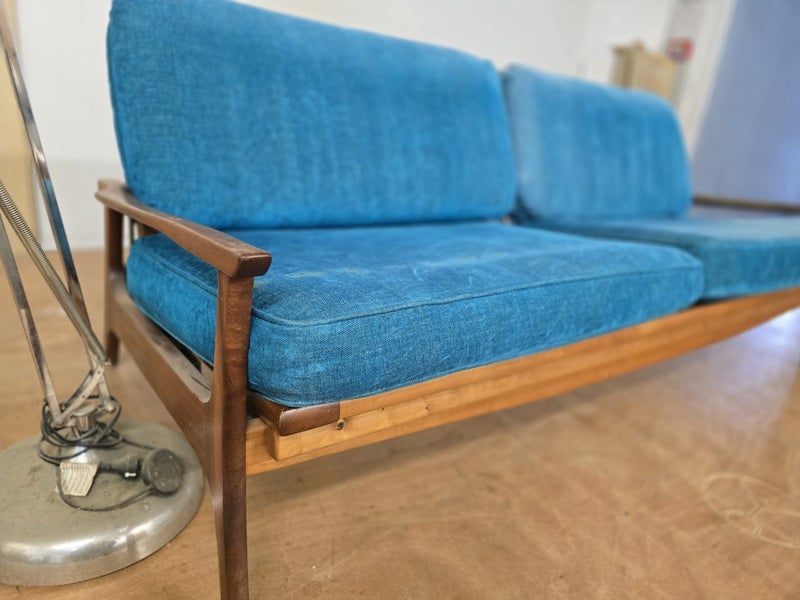 Genuine New Zealand-Made Midcentury Morgan Couch with lamp63001833516290114