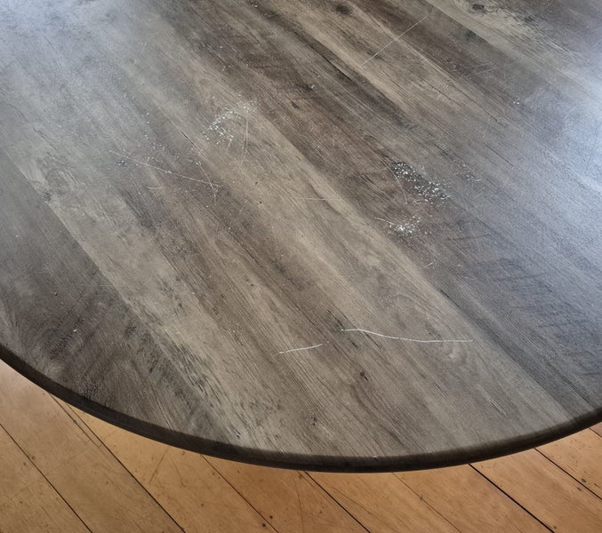 Round dining table63437628857601113