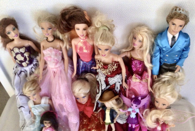 Vintage Barbie Prince Ken with Sindy Girls, includes heaps of kit & accessories.63004033541249111