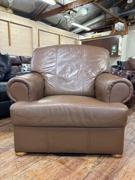 Vintage Brown Genuine Leather Armchair Carousel 1