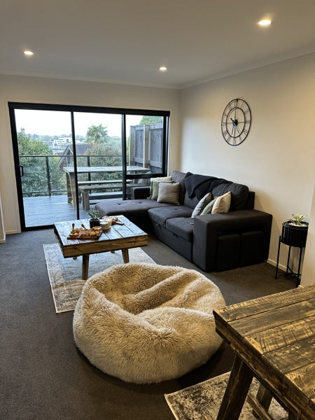 Hamilton Lake, 2 bedrooms63003318886401111