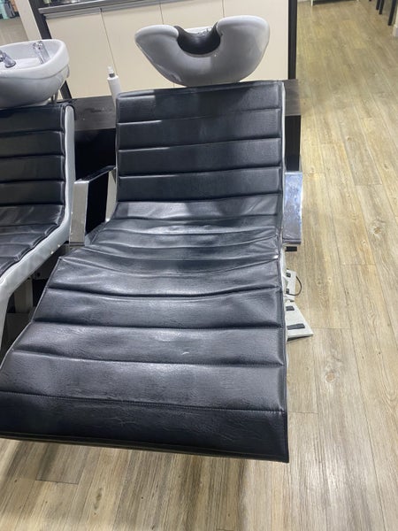 Hair Salon Reclining Chairs and Wash Basins63003776846978112