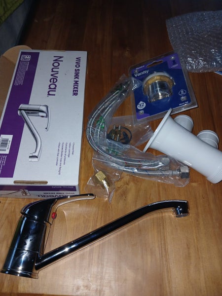 Kitchen sink 1 1/4 incl mixer & wastes Carousel 2