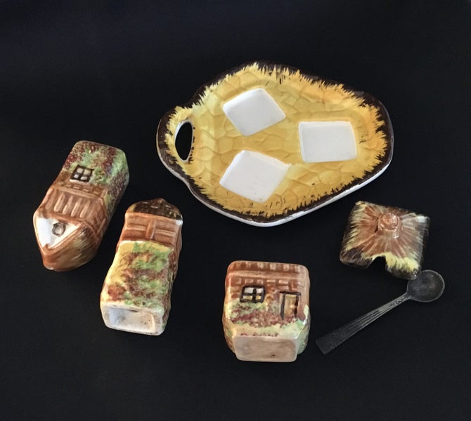 Vintage Price Bros cottage ware cruet set.63003393181442113
