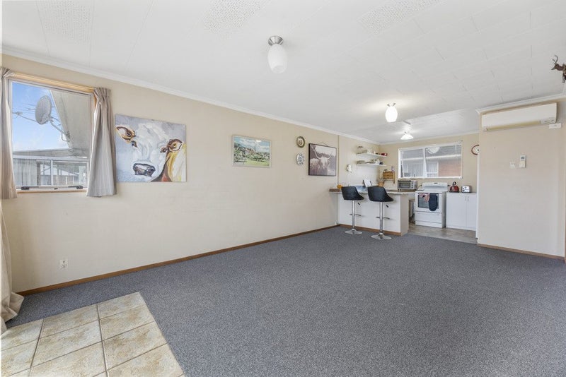 Image 3 of 20