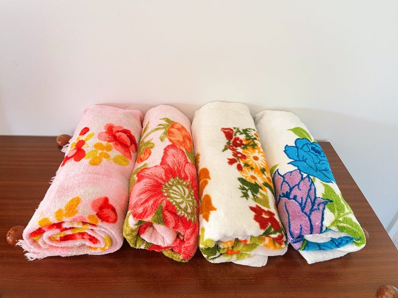 Vintage Retro Flower Power Towels X4 Carousel 1