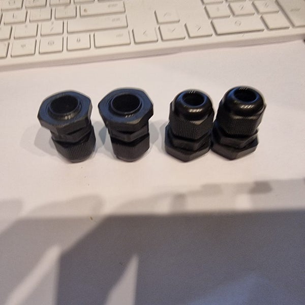 Black Cable cord Grips 4 units supplied here, 2 pairs Carousel 5