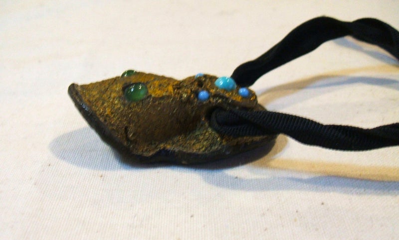 JEWELLERS ESTATE MUSEUM CARVED NETSUKE SEA SLUG IN WOOD ROOT BALL SIGNED IN JADE Carousel 1