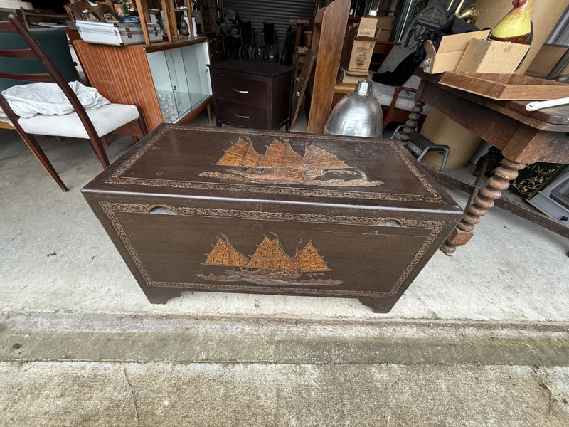 Large Camphor Wood Blanket/Glory Box Carousel 1