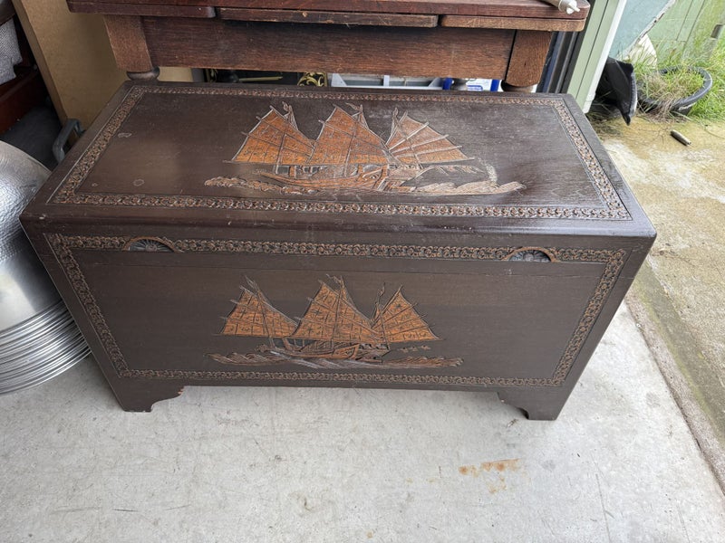 Large Camphor Wood Blanket/Glory Box Carousel 8