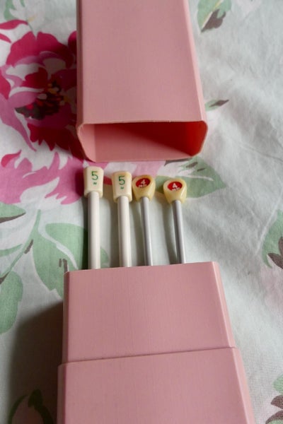Pink Vintage Knitting Needle Holder Carousel 2