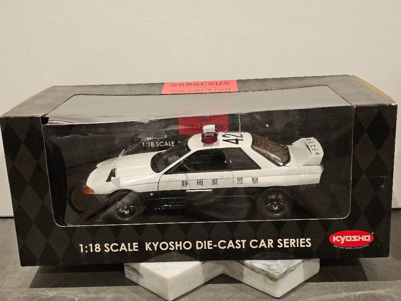 1:18 Kyosho Skyline Gt-R R32 Shizuoka Prefectural Police. Carousel 3