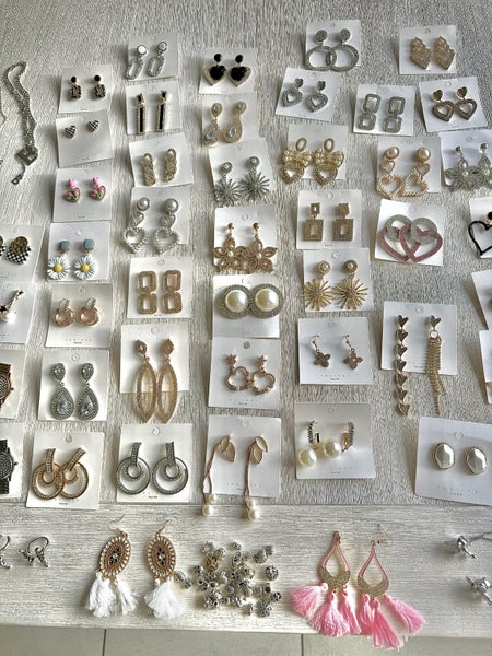 Over 100 items jewelry bulk auction earrings rings necklaces charm Carousel 1