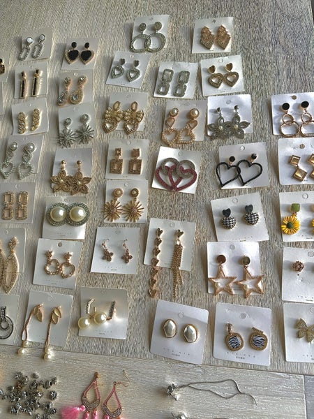 Over 100 items jewelry bulk auction earrings rings necklaces charm Carousel 2