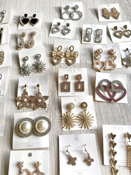 Over 100 items jewelry bulk auction earrings rings necklaces charm Carousel 6