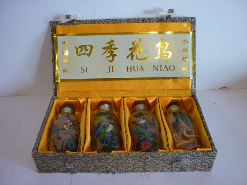 CHINESE SNUFF INTERIOR HANDPAINTED BOTTLES X 4 . BOXED Carousel 1