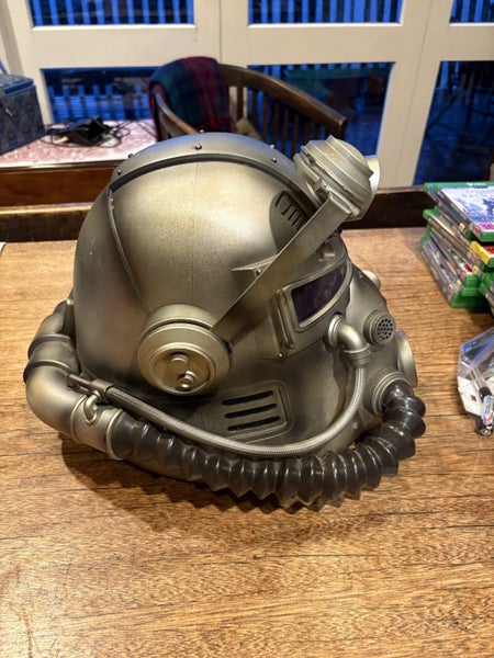 Fallout T-51 B helmet Carousel 2
