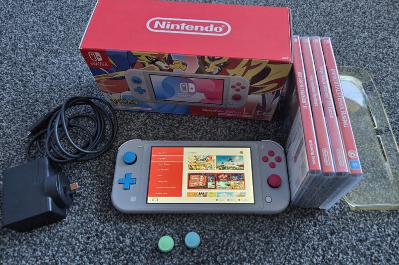 Switch Lite *Zacian and Zamazenta edition* Carousel 1