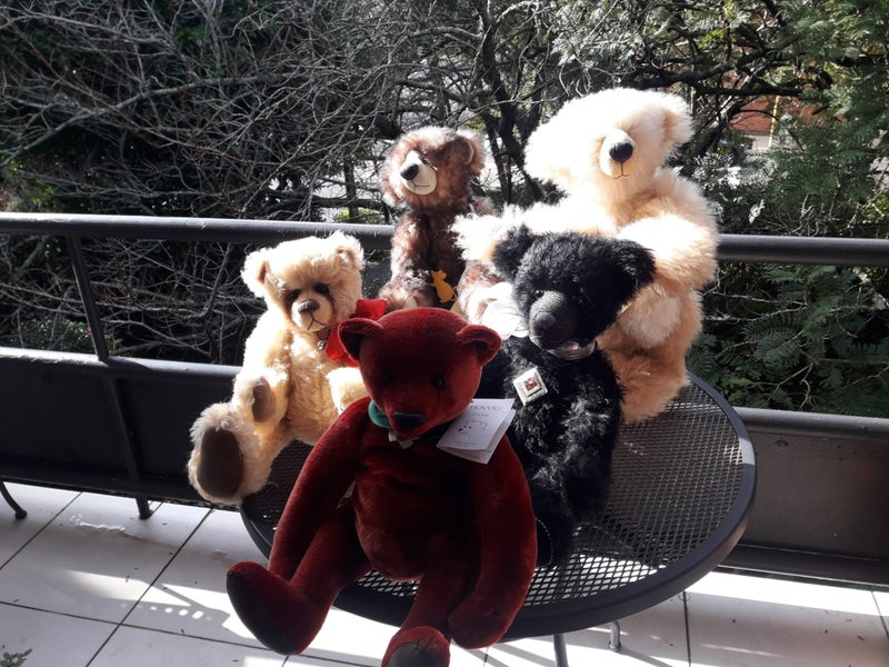 GROUP OF 5 AWARD WINNING COLLECTIBLE TEDDY BEARS Carousel 1