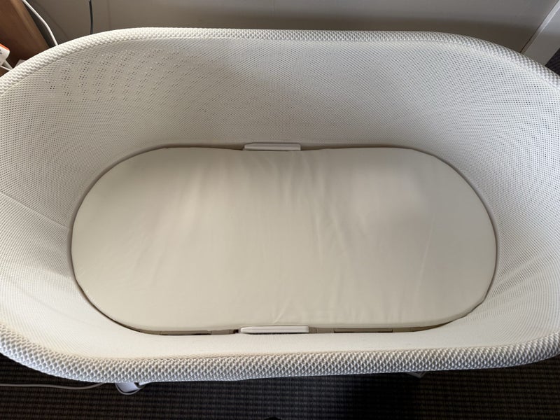 Snoo Bassinet less than a year old excellent condition!63617609867138111