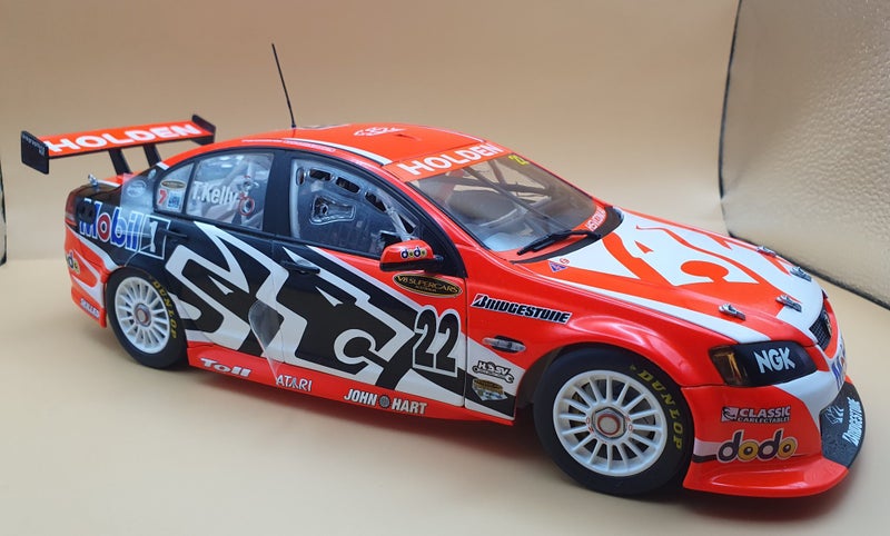 HOLDEN RACING TEAM COMMODORE VE - TODD KELLY #22 2007 SEASON 1/18 Carousel 1