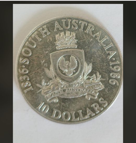 Rare Austraila 1986 $10 Dollar coin. Carousel 1