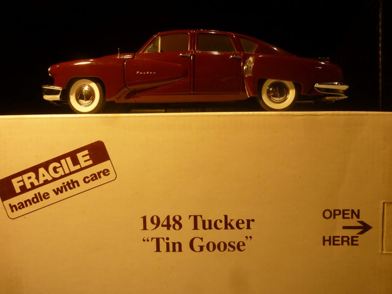 Danbury Mint 1948 TUCKER "TIN GOOSE" scale 1:24 colour: Maroon Brand new Carousel 2
