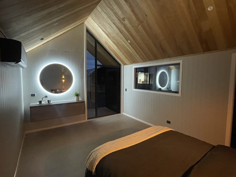 6.3m/3.6m luxury Cabin /Sleepout/ Air bnb Carousel 2