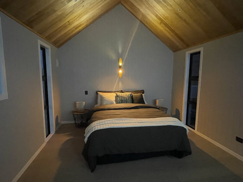 6.3m/3.6m luxury Cabin /Sleepout/ Air bnb Carousel 19
