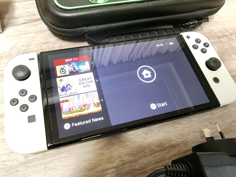 Nintendo switch oled white excellent condition Carousel 2