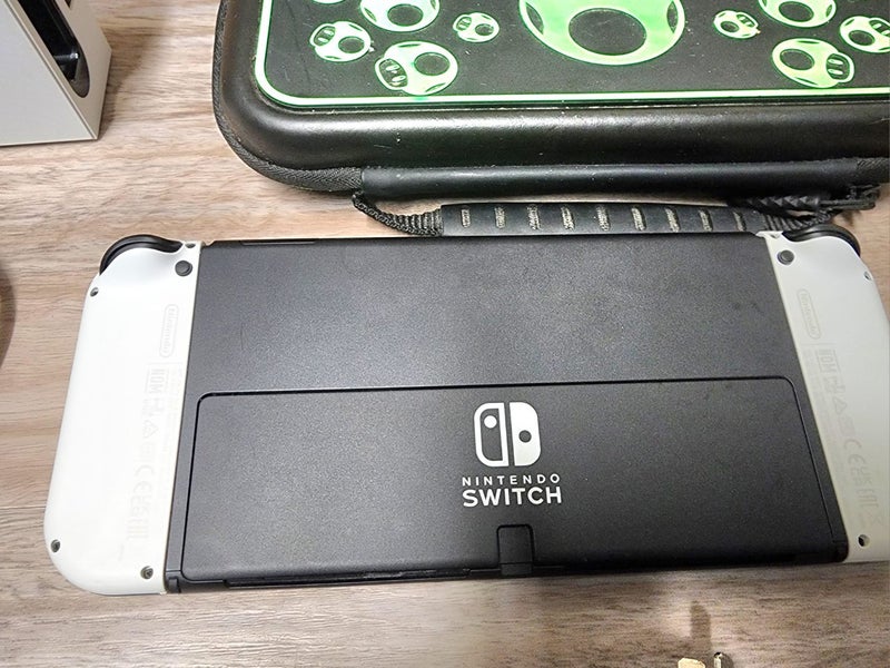 Nintendo switch oled white excellent condition Carousel 6