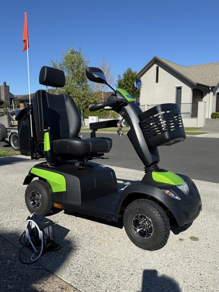 Near-New Invacare Mobility Scooter – Only 9km Travelled! Carousel 1