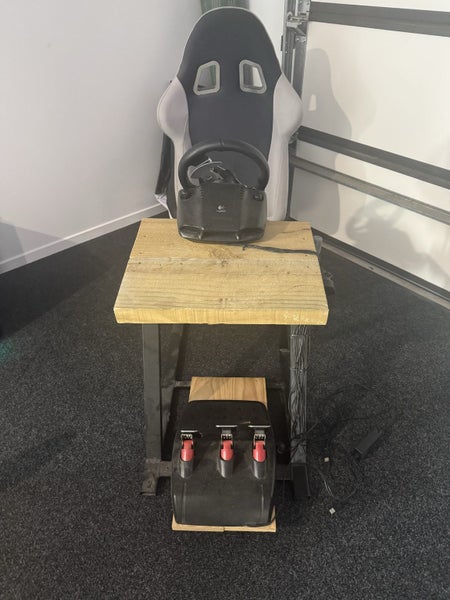 Gaming chair and G27 Carousel 1