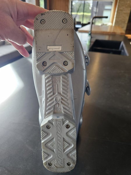 Ski boots63613784907778112